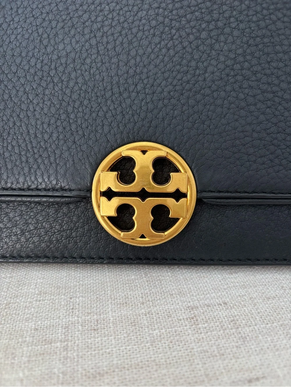 🍃🦋 Tory Burch Black Leather Flap Crossbody with Gold Chain